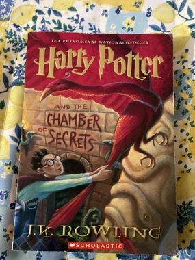 Scholastic Harry Potter and the Chamber of Secrets — Red and Gold Cover